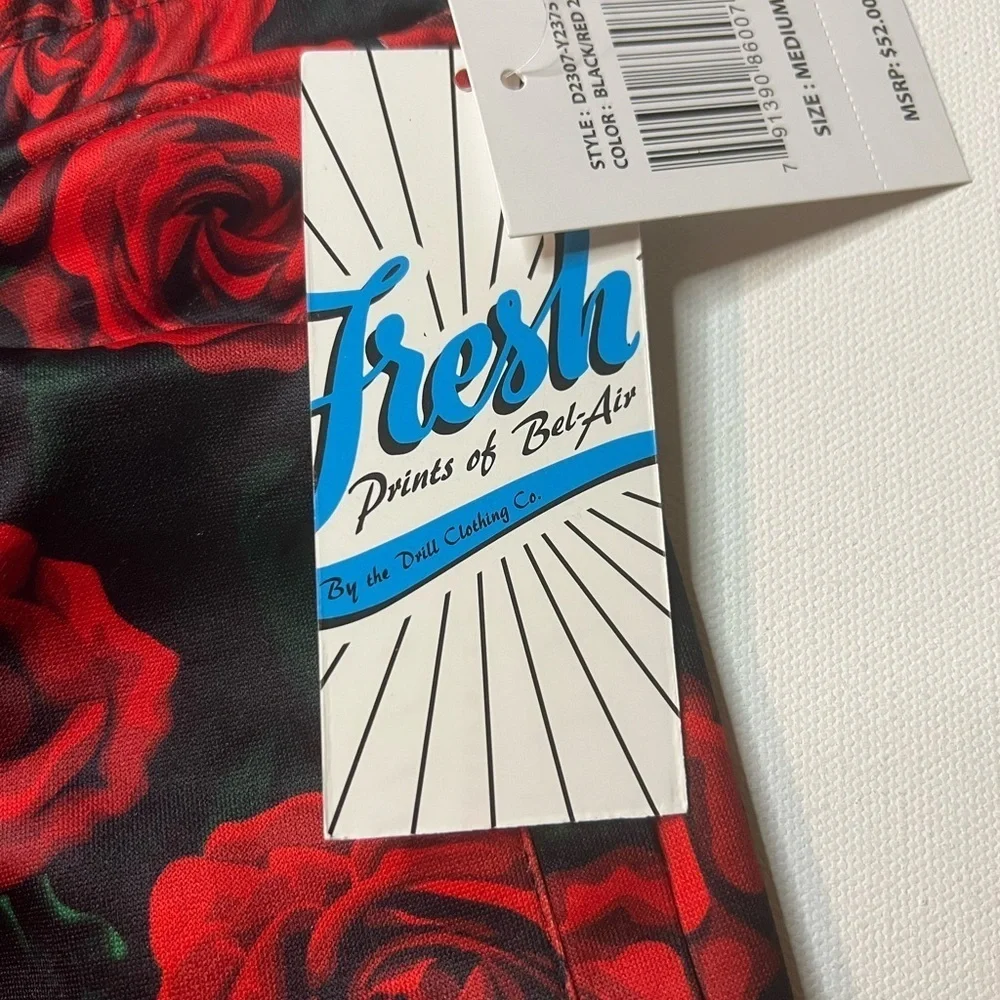 NWT Men's Floral Red and Black Board Shorts Size Medium No Liner (Z)